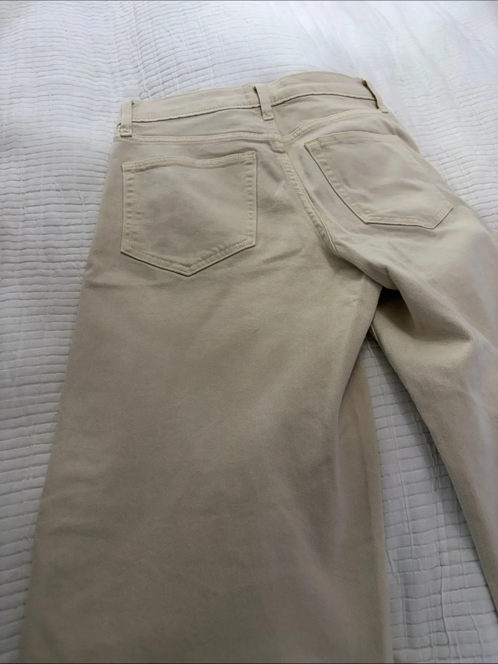 NWOT Gap high rise stride wide leg Jean color Ecru size 27/4 length short